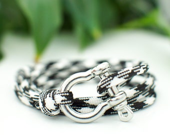 Black & White Paracord D Ring Bracelet | Mens Rope Bracelet | D Shackle Bracelet | Climbing Bracelet | Nautical Gift | NEVET designs