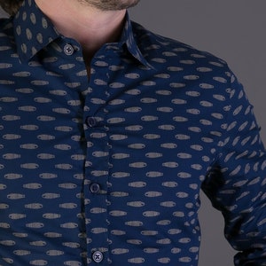 Chemise slim 100 % coton à manches longues pour homme bleu or imprimé poissons