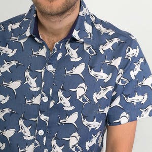 Mens 100% Cotton Short Sleeve Slim Fit Shirt Grey Sharks Print image 1