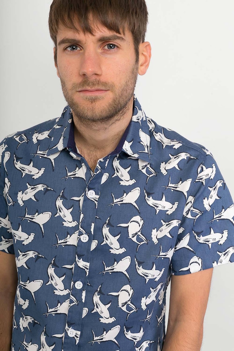 Mens 100% Cotton Short Sleeve Slim Fit Shirt Grey Sharks Print image 1