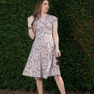 Braunes Blümchen Wickelkleid / Sommer Baumwollkleid / Grün Gelbes Blumenkleid