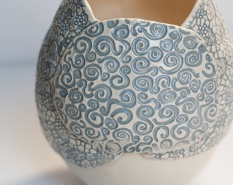 round ceramic vase for little bouquet