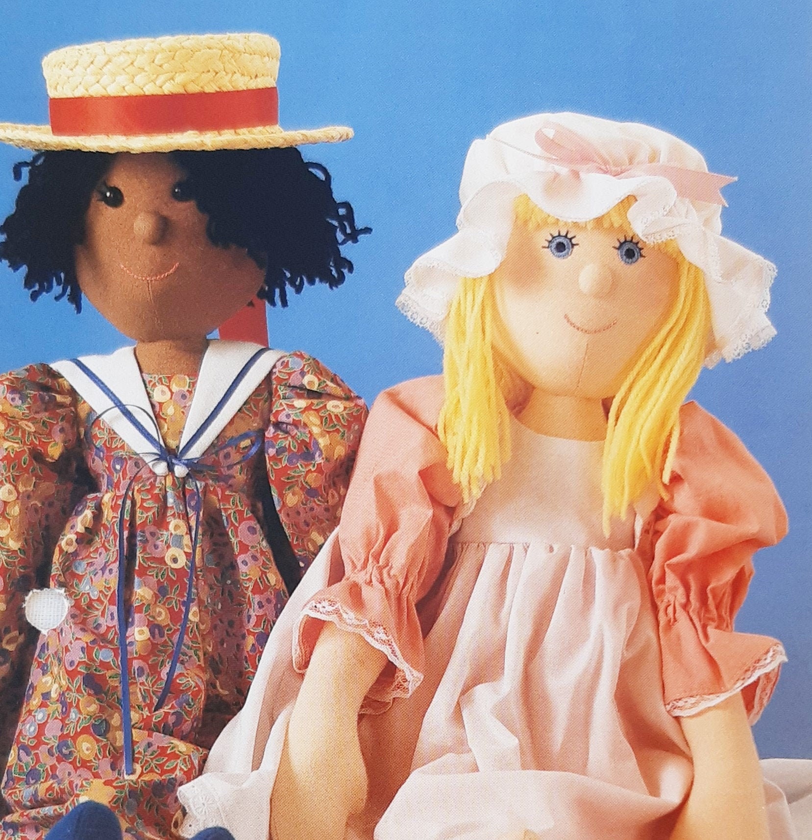 Groupe de chapeaux de poupée vintage répertoriant