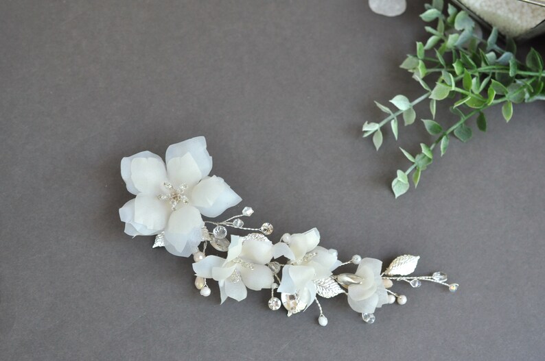 White floral hair piece flower comb wedding hair vine white ivory boho headpiece beach wedding jewelry