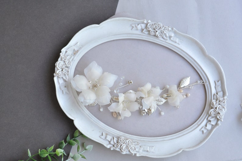 White floral hair piece flower comb wedding hair vine white ivory boho headpiece beach wedding jewelry