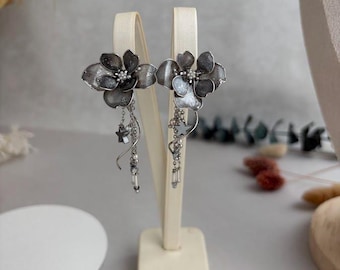 Dark Grey glass efect Earrings Silver Flower Shimmer Grey Floral studs Modern Glam Jewelry Star Drop Earrings Statement Dark Romance Wedding