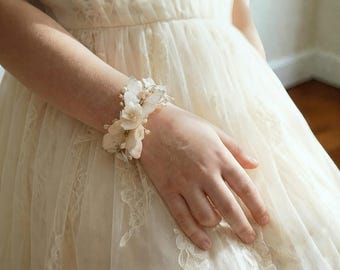 Flower Girl Bracelet, Silk Butterfly Wrist Corsage, Ivory Fairy Wedding Jewelry for Kids, Realistic butterflies Corsage Bridesmaid Gift