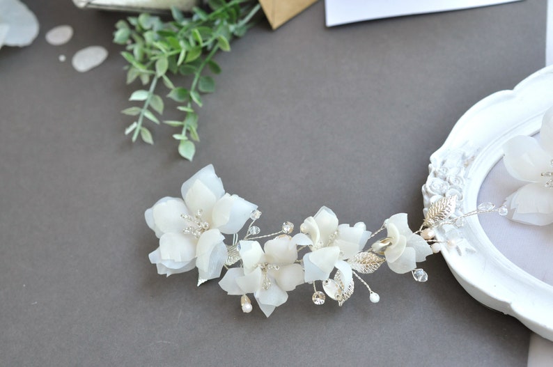 White floral hair piece flower comb wedding hair vine white ivory boho headpiece beach wedding jewelry