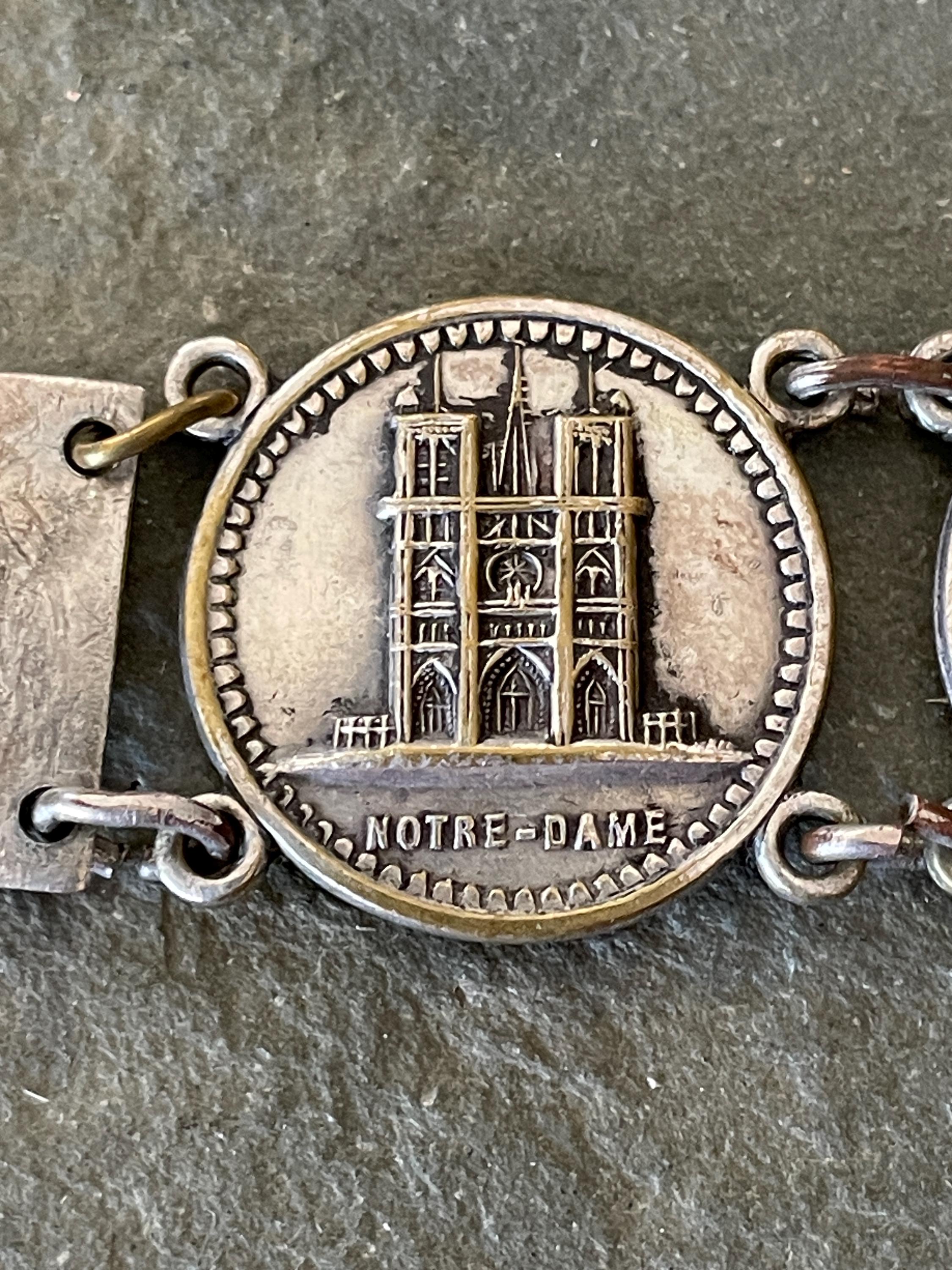 Pendentif Ou Charm Arc De Triomphe En Or 18 Carats - Occasion - Bijou élégant Et Symbolique