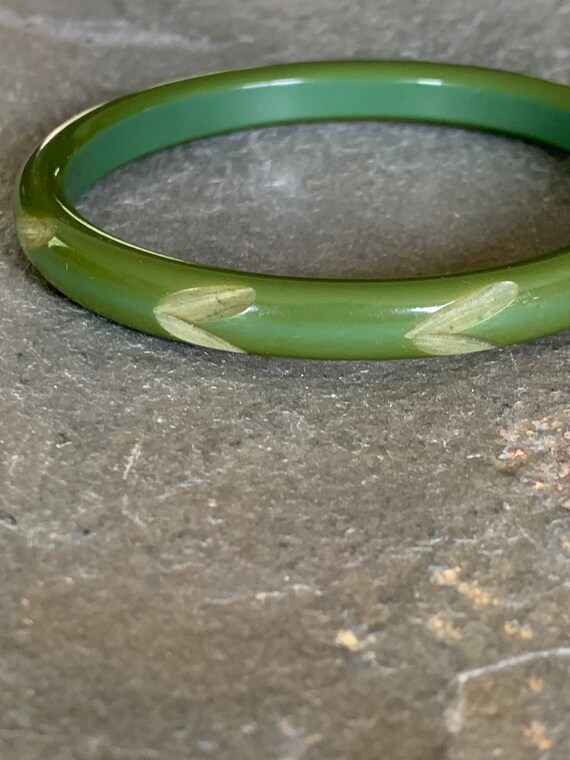 Carved Bakelite Bangle Bracelet, Vintage Green Ba… - image 2