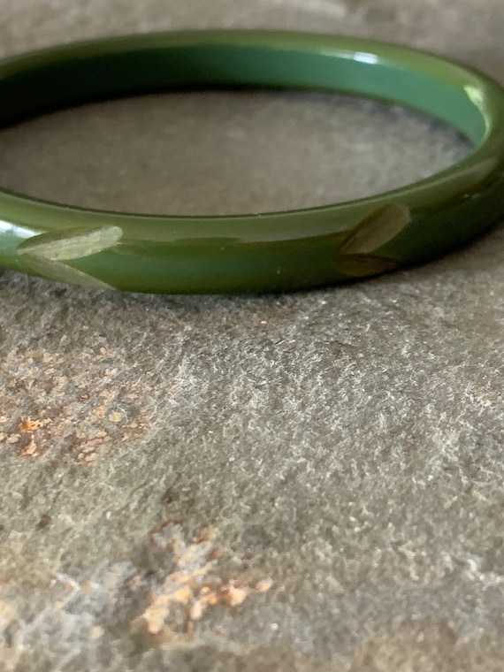 Carved Bakelite Bangle Bracelet, Vintage Green Ba… - image 3