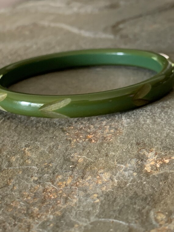 Carved Bakelite Bangle Bracelet, Vintage Green Ba… - image 6