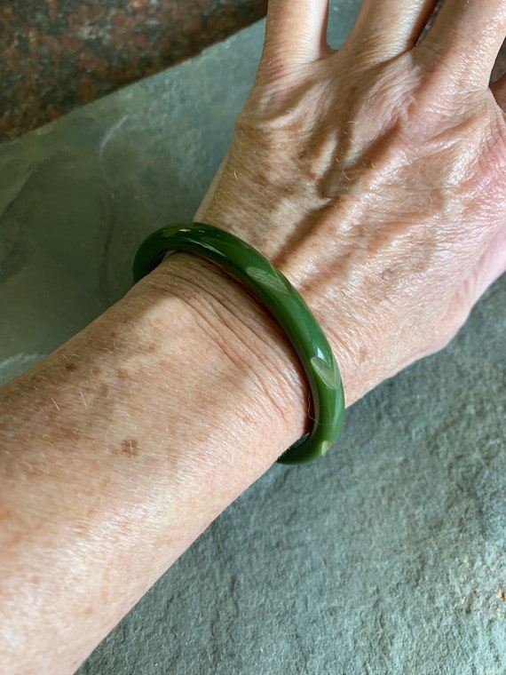 Carved Bakelite Bangle Bracelet, Vintage Green Ba… - image 7