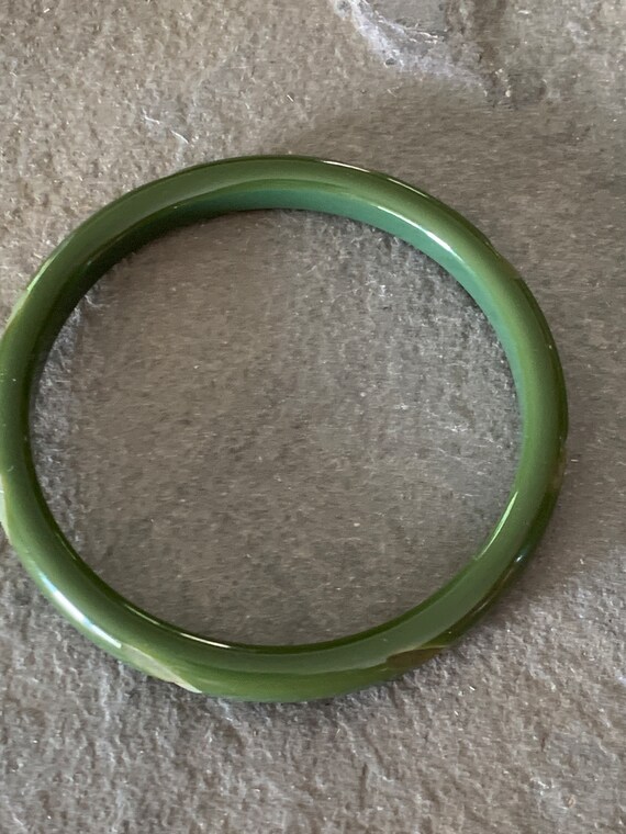 Carved Bakelite Bangle Bracelet, Vintage Green Ba… - image 4