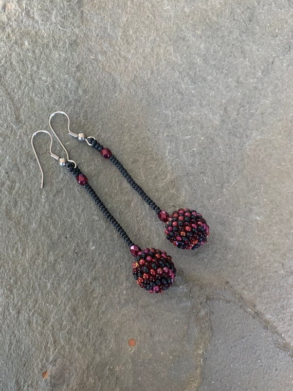 Vintage Beaded Dangle Earrings, Black and Red Bea… - image 6