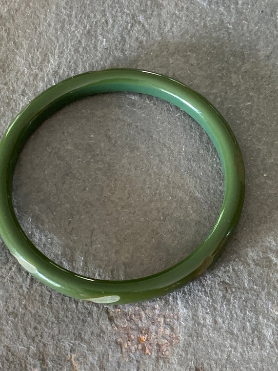 Carved Bakelite Bangle Bracelet, Vintage Green Ba… - image 5