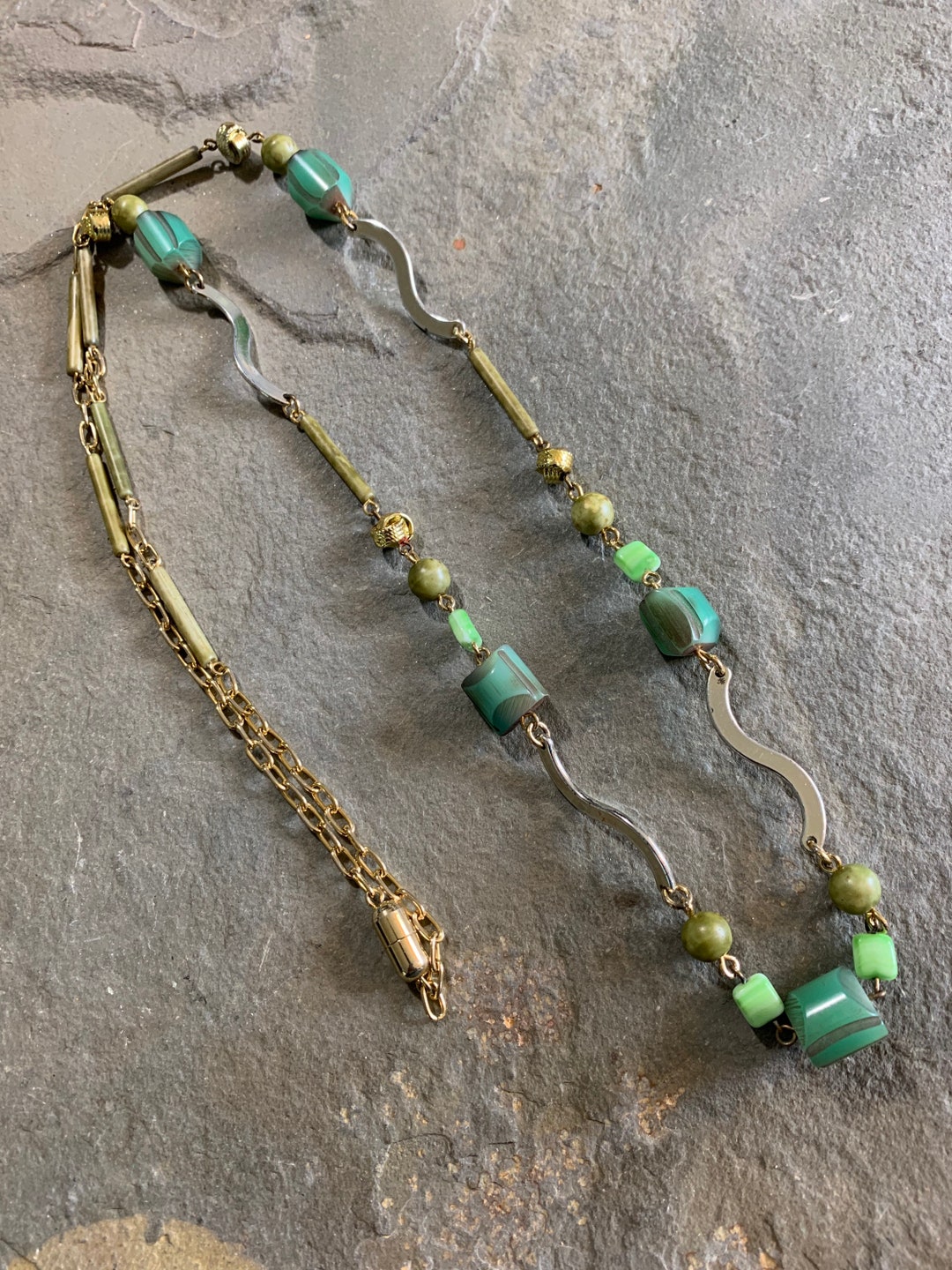 Collier Vintage En Perles De Verre Vertes - Ancien, Occasion - Bijou Rétro