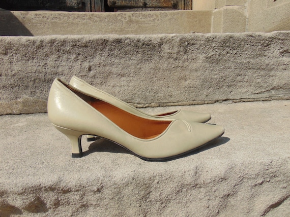 Vintage Classic Kitten Heel - image 2