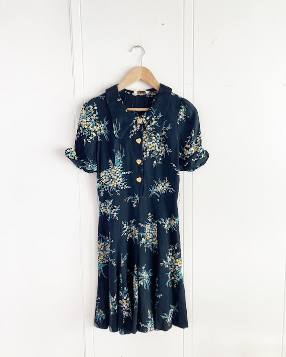 Floral Day Dress 60s does 40s short sleeve button… - image 1