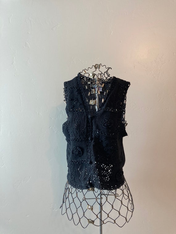 80s Black Crochet Vest Floral Rosette Patchwork Gr