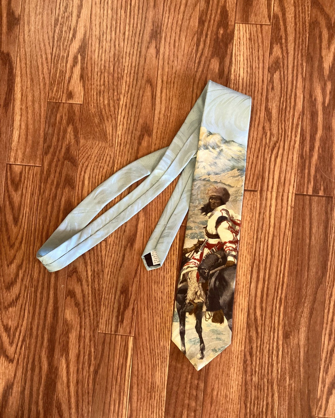 how to wear a western tie