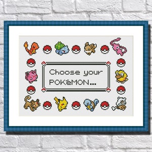 Może przedstawiać: Wzór do haftu krzyżykowego przedstawiający różne postacie Pokemonów, w tym Pikachu, Bulbasaura, Charmandera, Squirtle i wiele innych. Wzór zawiera tekst "Choose your POKéMON..." w białym prostokącie z czarną ramką.