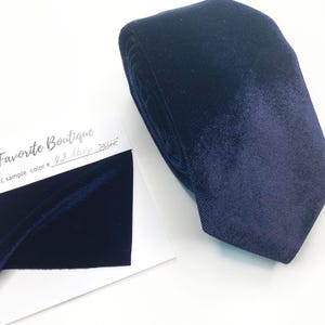 Marineblaue Samt Krawatte: Trauzeugen Hochzeit Accessoires