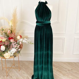 フォレストグリーンのベルベットラップドレス | コンバーチブルインフィニティブライズメイドガウン | 結婚式やイベントに最適なプラスサイズのフォーマルドレス