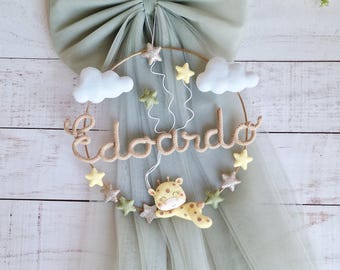 Cinta de nacimiento personalizada verde salvia: guirnalda con nombre, nubes y estrellas, decoración para puerta de maternidad