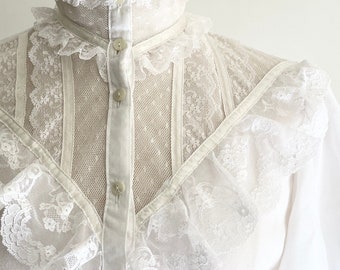 Gunne Sax chemisier haut vintage des années 60 et 70 de Style victorien col haut en dentelle blanche à volants détail paysan hippie folk bohème bohème XS