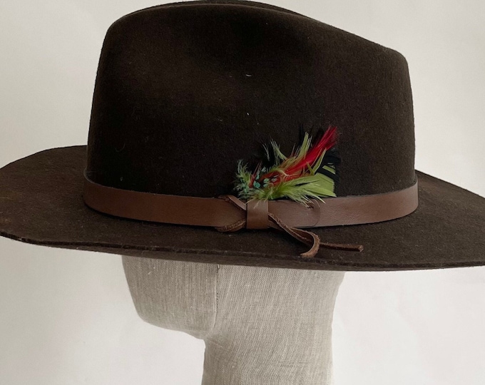 Old Stetson Fedora Cowboy Hat with Hat Box Vintage Stallion by Stetson Dark Taupe Brown Leather Hat Band Feather Detail Mens Hats 7-5/8