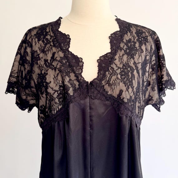 La Petite Coquette NYC Black Lace Night Dressing Gown House Dress Robe