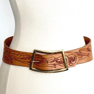 70s Vintage Tooled Leather Waist Belt Tan Floral Cutout Corset Boho Vintage Brown Leather Belt With Floral Buckle, Bohemian  main image 2