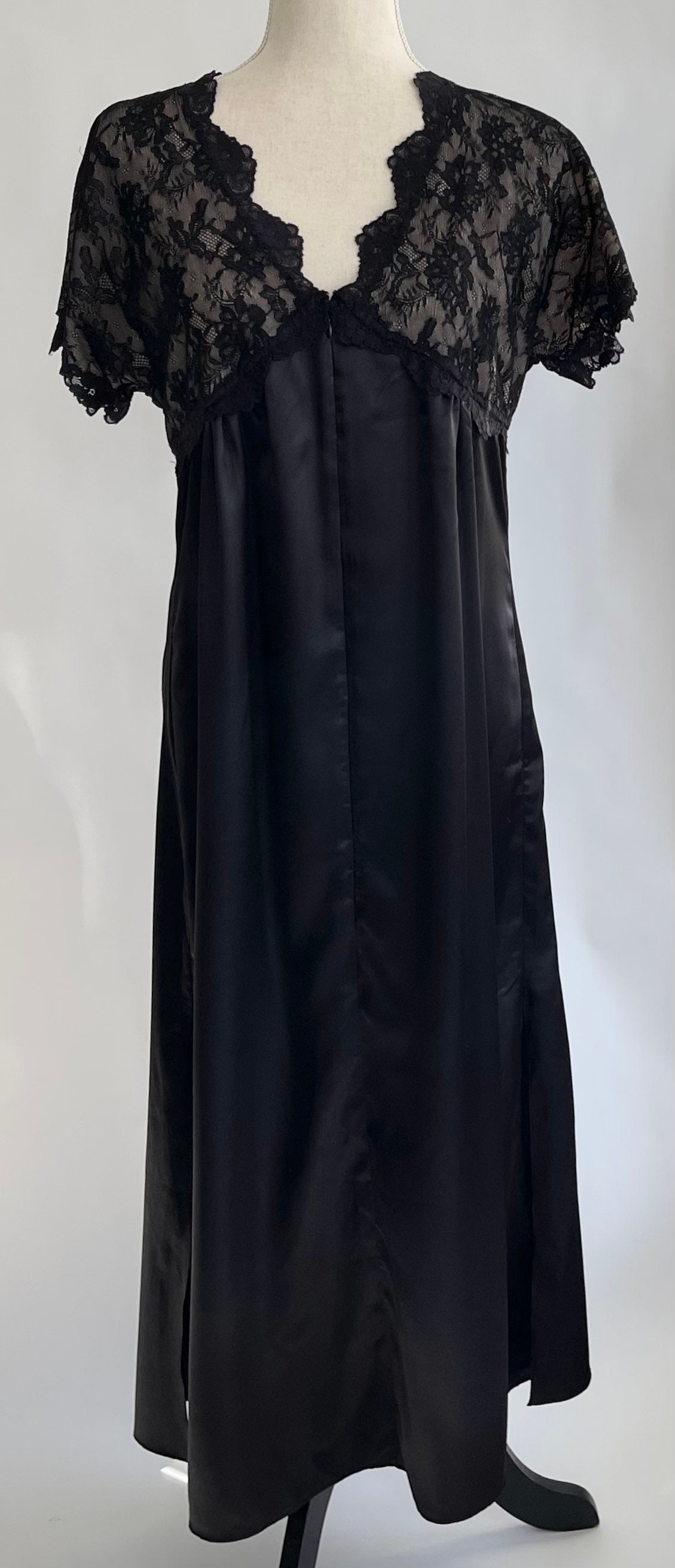 La Petite Coquette NYC Black Lace Dressing Gown House Dress Robe Slinky