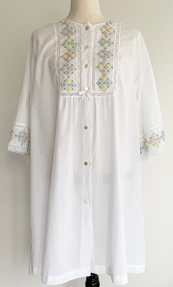Breezy White Cover Up Night Shirt Dressing Gown Vintage Cotton Blend Pink Blue Flowers Green Embroidery Made in USA 3/4 Sleeve Lace Trim XS