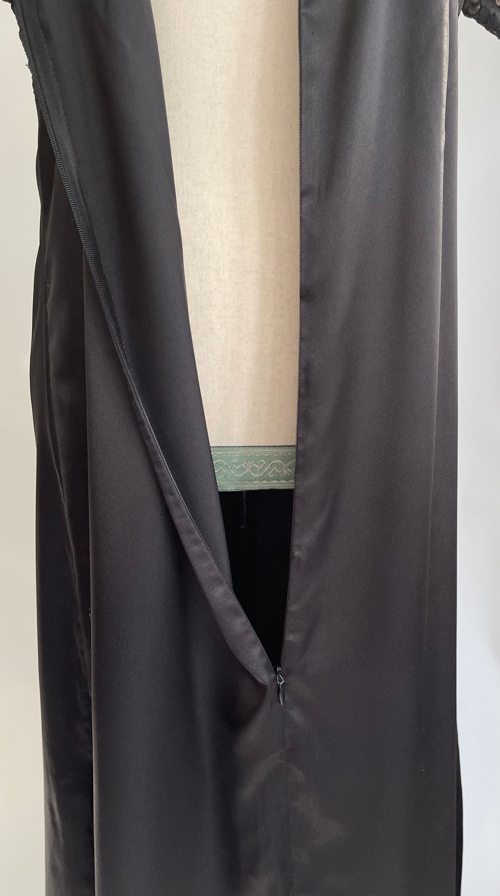 La Petite Coquette NYC Black Lace Dressing Gown House Dress Robe Slinky