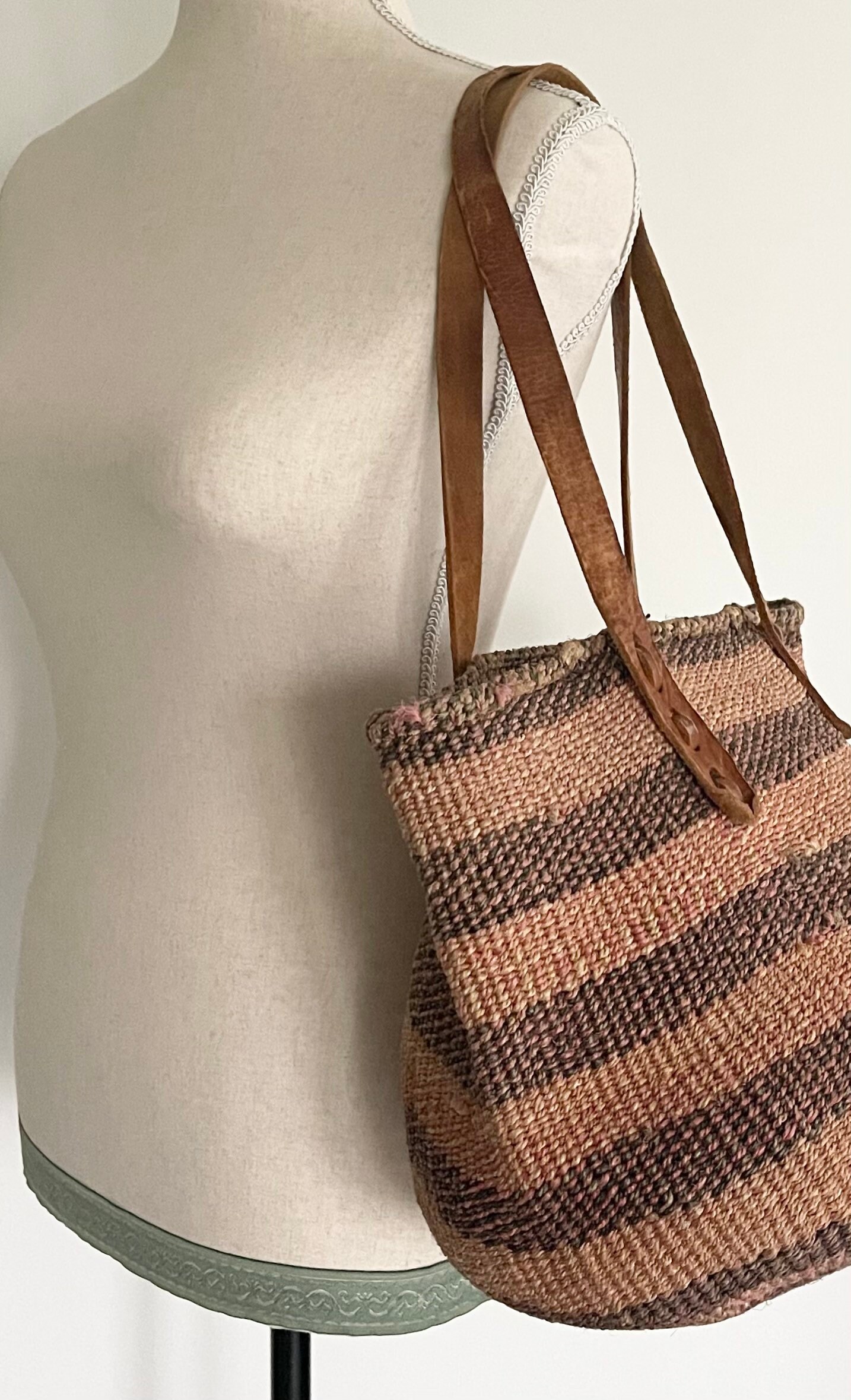 80s Sisal Market Bag Vintage Straw Purse Beach Bag Worn Leather Straps