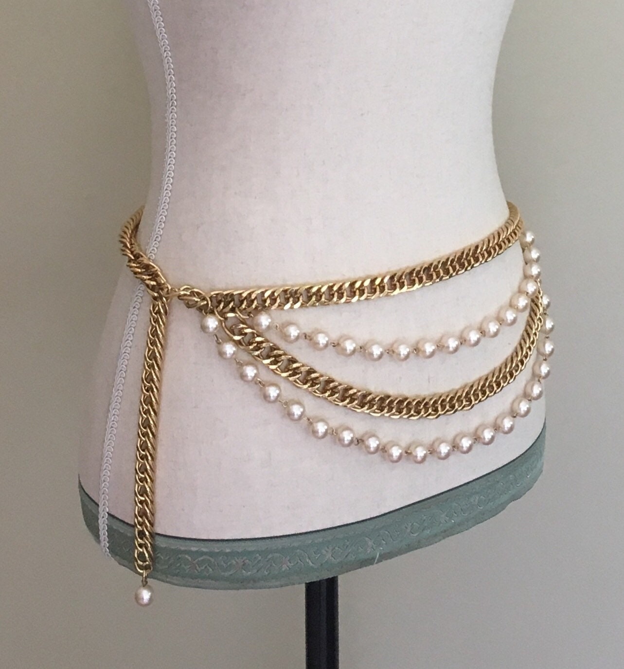 Gold Chain Belt Pearl Beads Rock and Roll Vintages 80s Adjustable