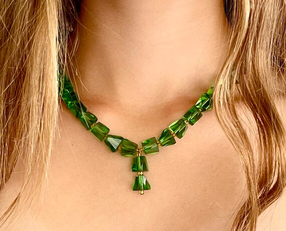 Heavy Green Beaded Necklace Vintage Jewel Tone Cu… - image 4