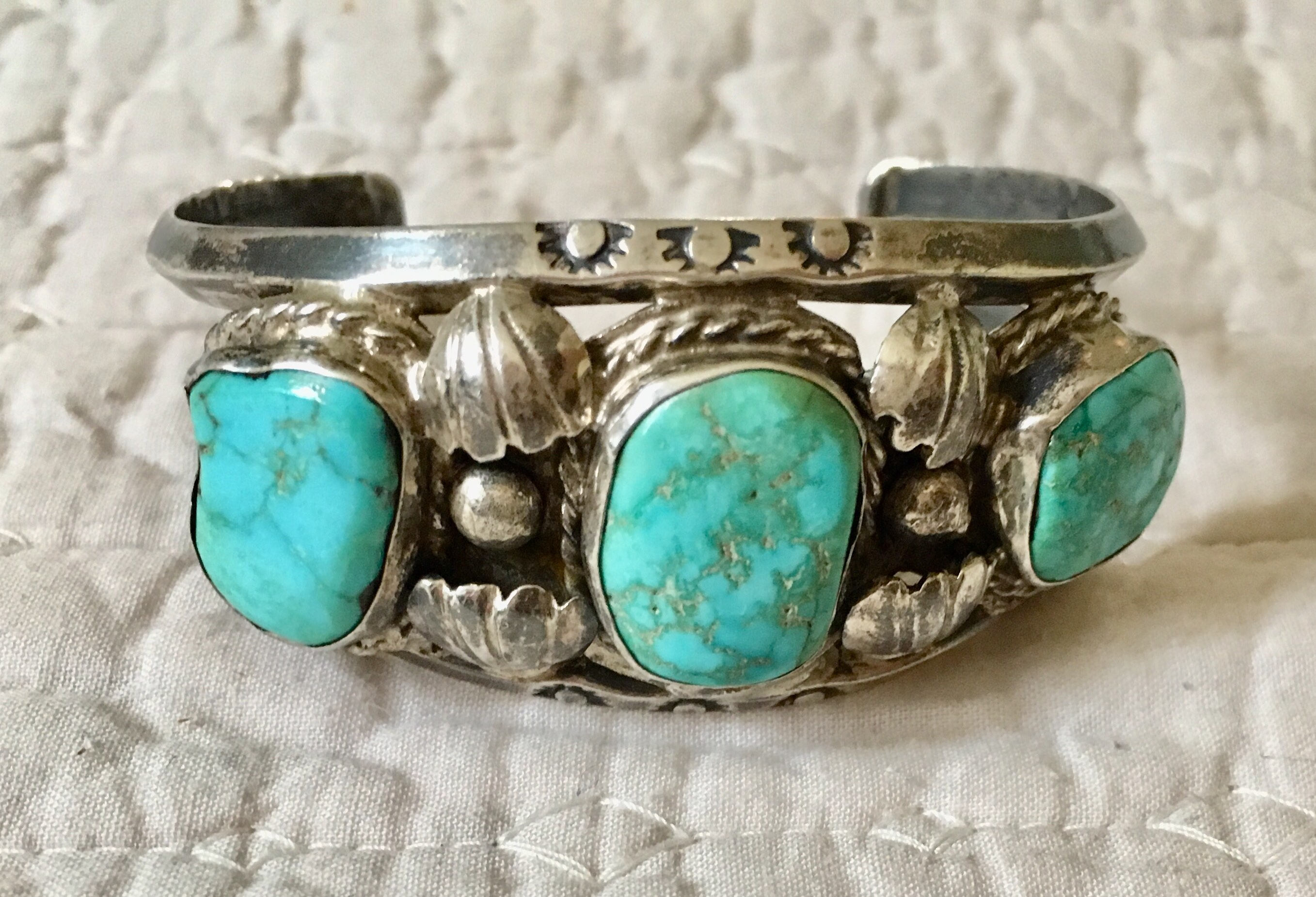 vintage-turquoise-bracelet-cuff-native-american-navajo-sterling-silver