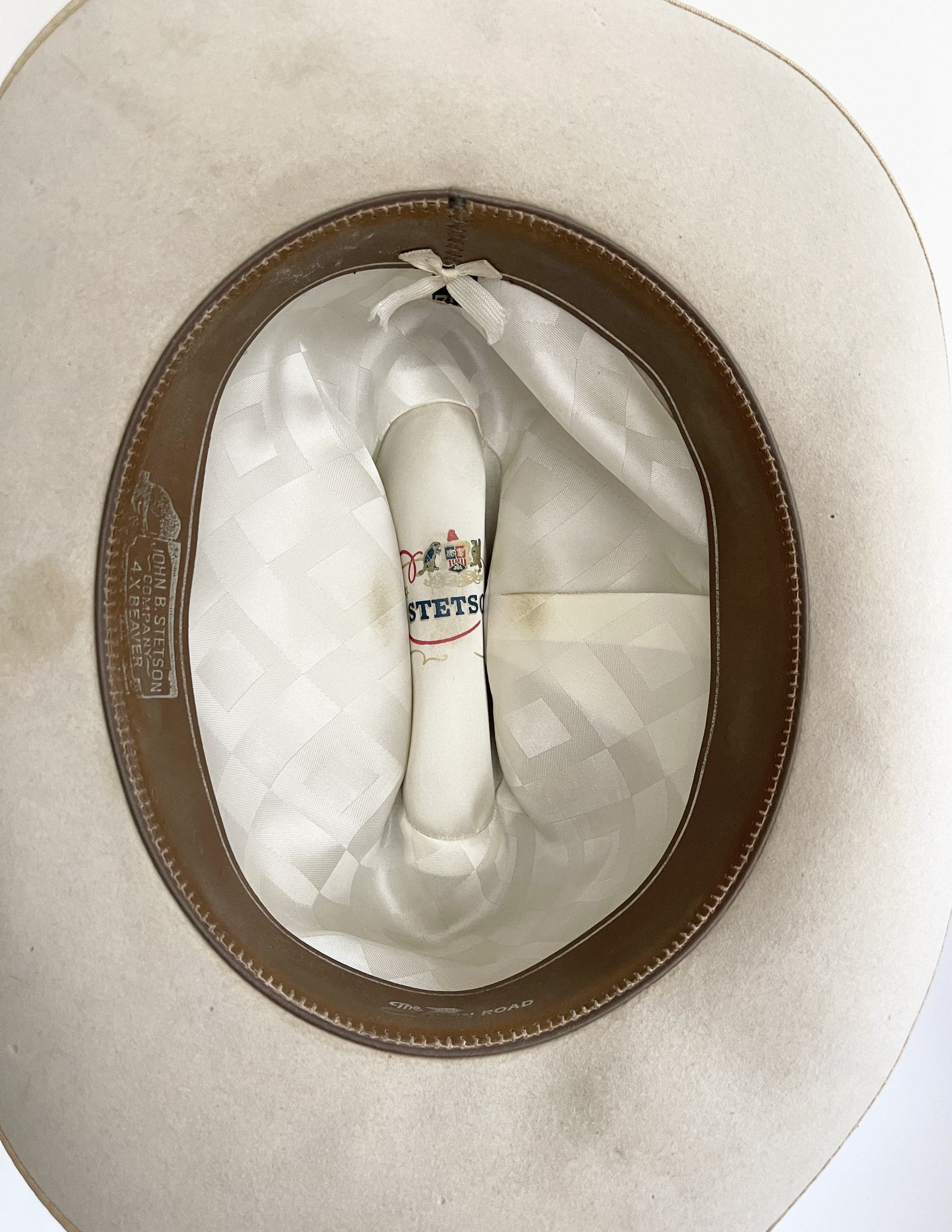 Chapeau Cowboy Vintage Stetson 3X Beaver XXX – Beige Avec Plume – Taille 7 – Occasion