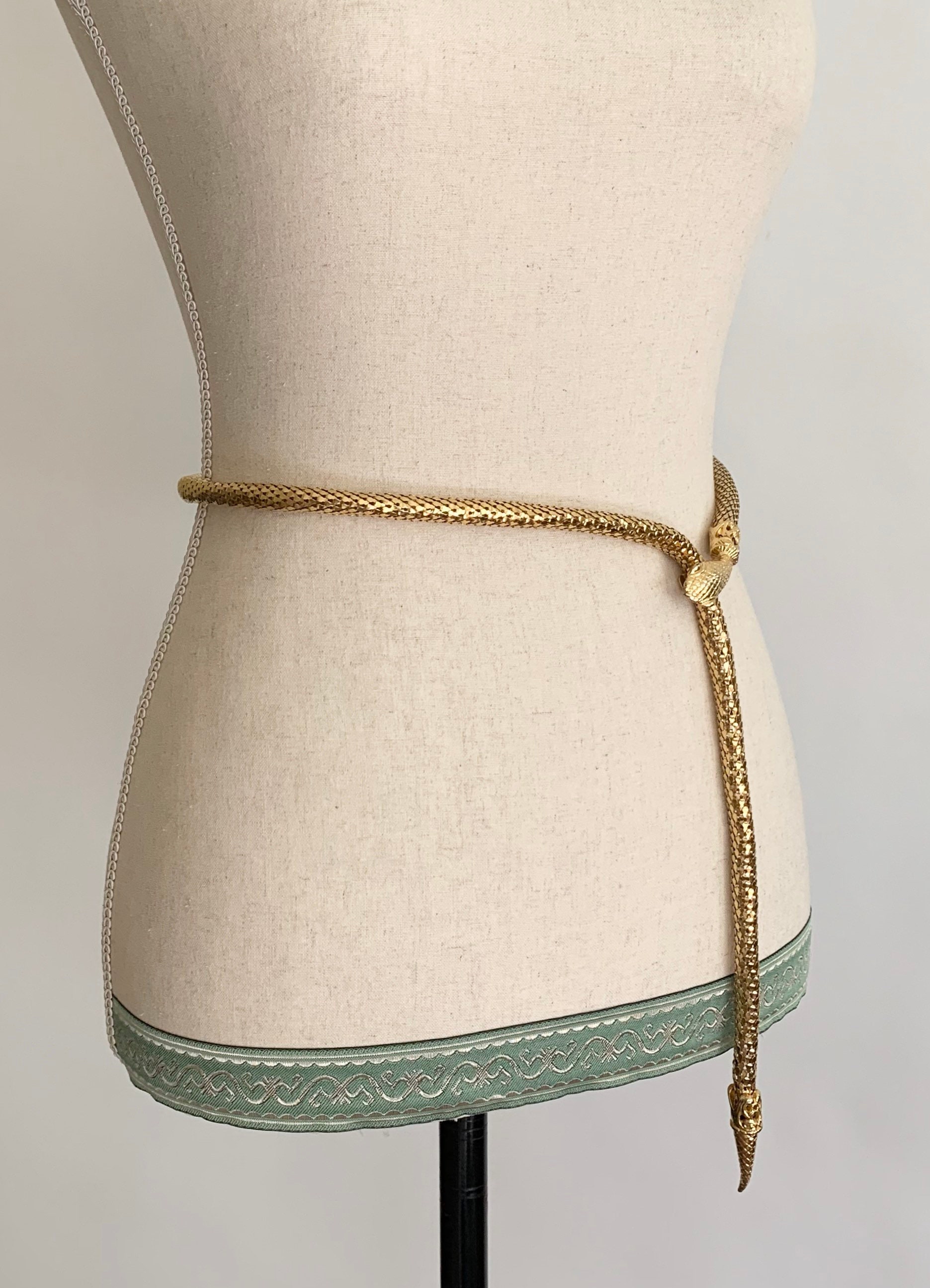 Gold Mesh Snake Belt Vintage 70s 80s Glam Snake Head Clasp Gold Tone