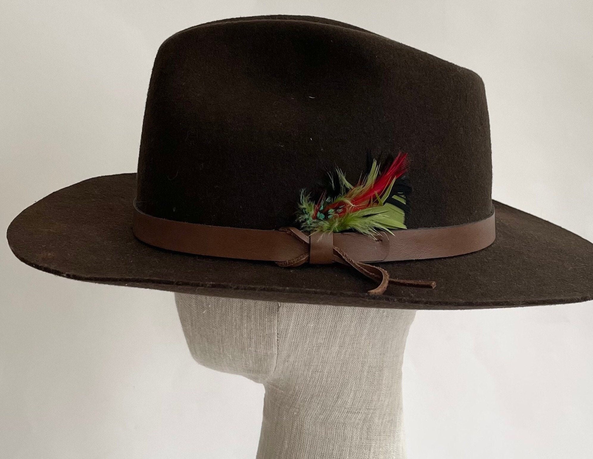 fictie Pardon door elkaar haspelen Old Stetson Fedora Cowboy Hat with Hat Box Vintage Stallion by Stetson Dark  Taupe Brown Leather Hat Band Feather Detail Mens Hats 7-5/8