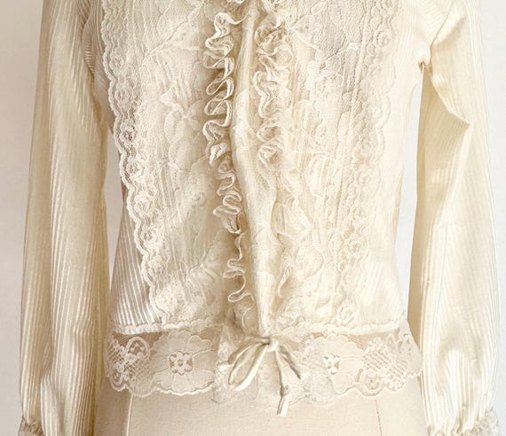 70s Victorian Blouse Top Vintage 70s 80s Victorian Style High Neck Cream Ivory White Nylon Lace Ruffle Detail Peasant Hippie Folk Boho