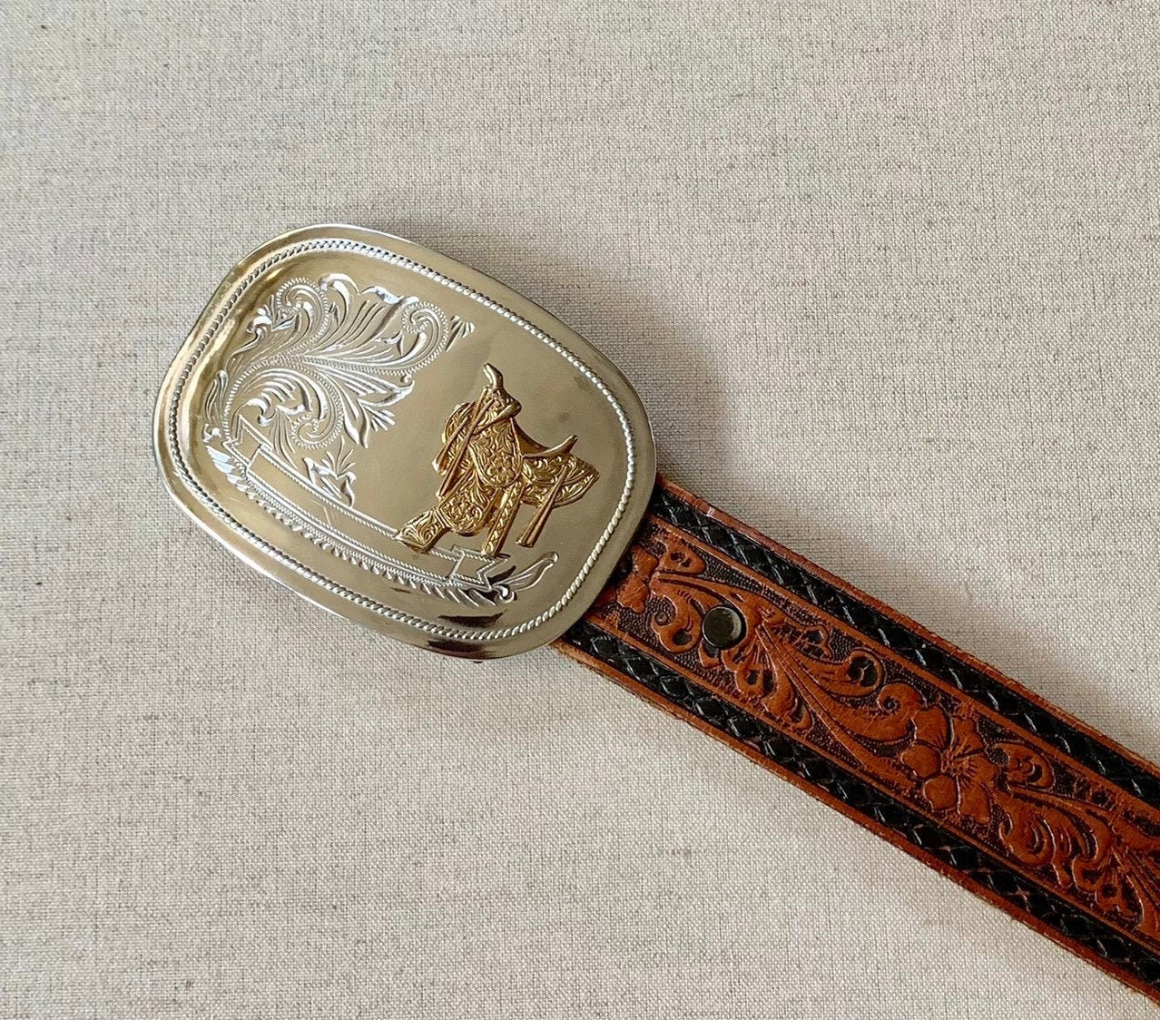 as described 02 Retro Bohemian American Cowboy Mens Rodeo Indian Belt Buckle Belt Accessory