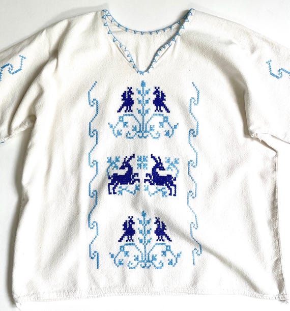 60s Embroidered White Cotton Top Vintage Blue Floral Animal Embroidery Hippie Folk Festival Tribal Ethnic Summer Boho Size XS