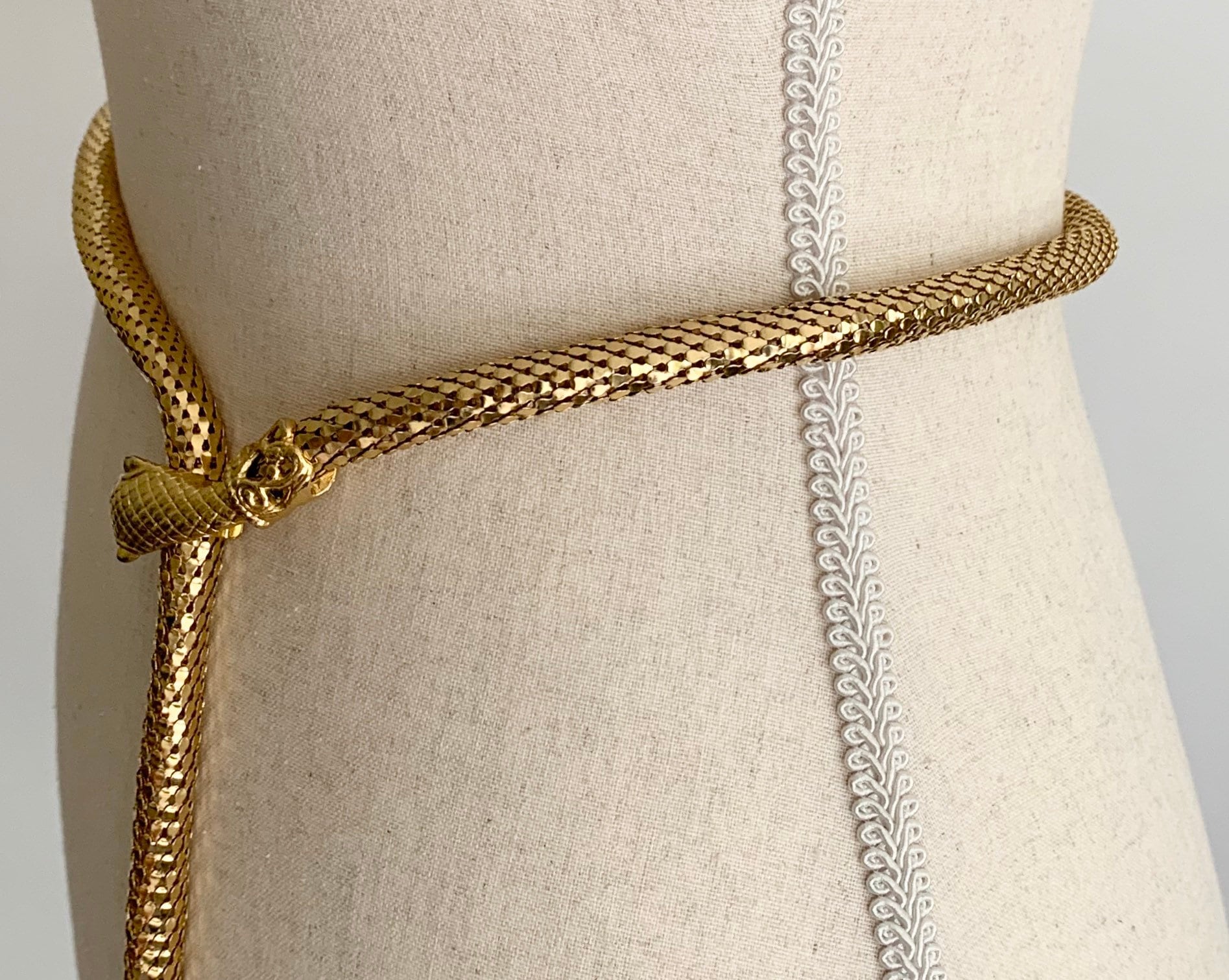 Gold Mesh Snake Belt Vintage 70s 80s Glam Snake Head Clasp Gold Tone