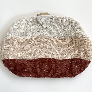 Cartera de mano francesa con cuentas de cristal, estilo antiguo, vintage, años 20 y 30, color marfil, perla, beige, marrón óxido, forro de seda, probablemente fabricada en Francia, para bodas y novias