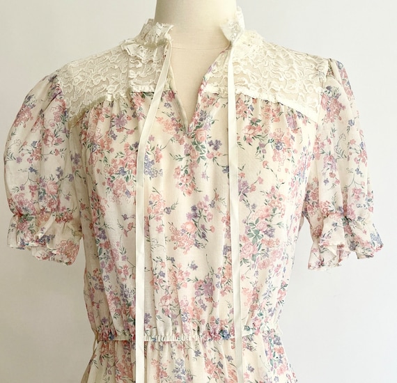 70s Floral Prairie Dress Sleeveless Spaghetti Strap White Pastel Pink Floral Vintage Summer Dress Elastic Waist Size XS