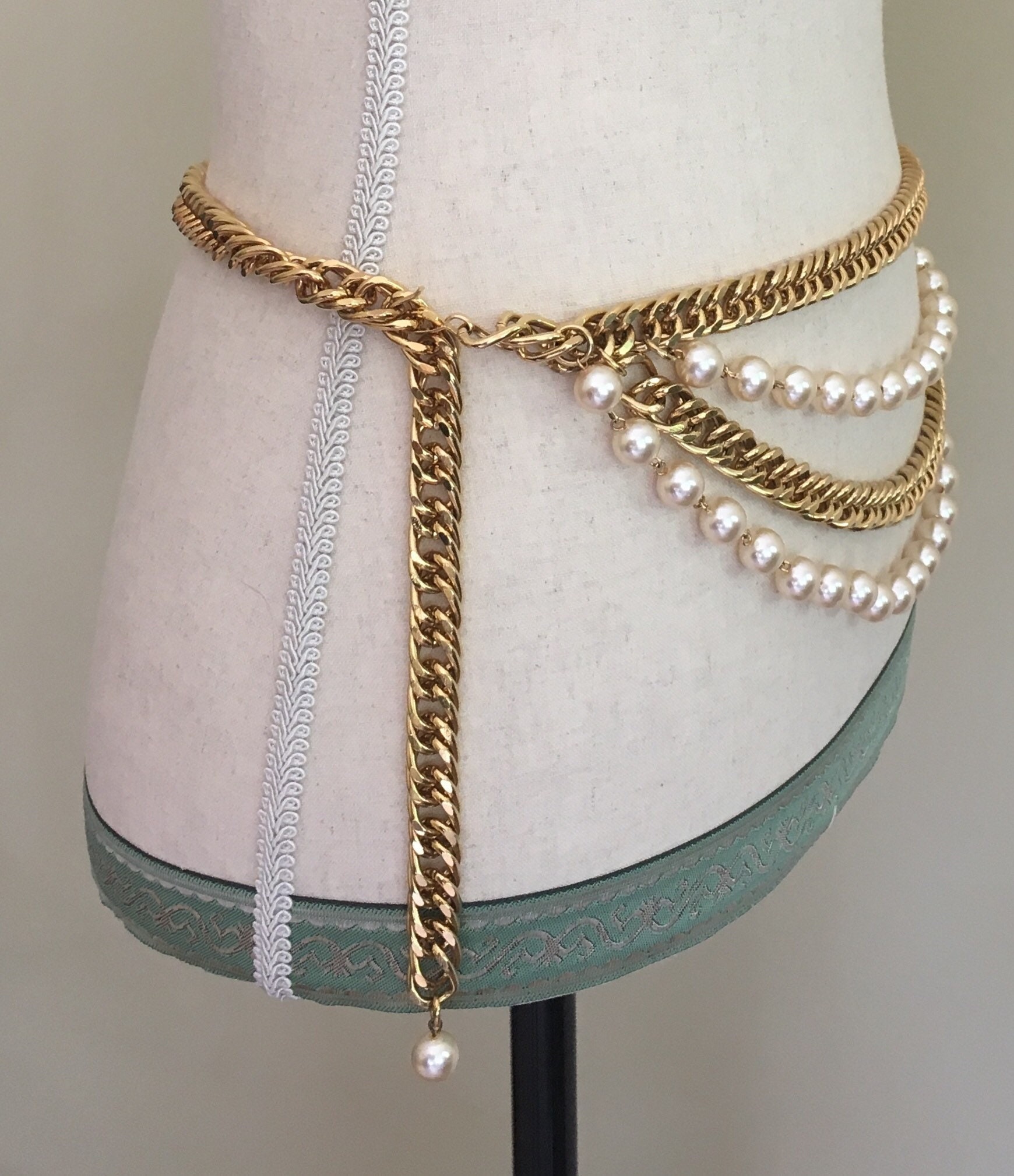 Gold Chain Belt Pearl Beads Rock and Roll Vintages 80s Adjustable